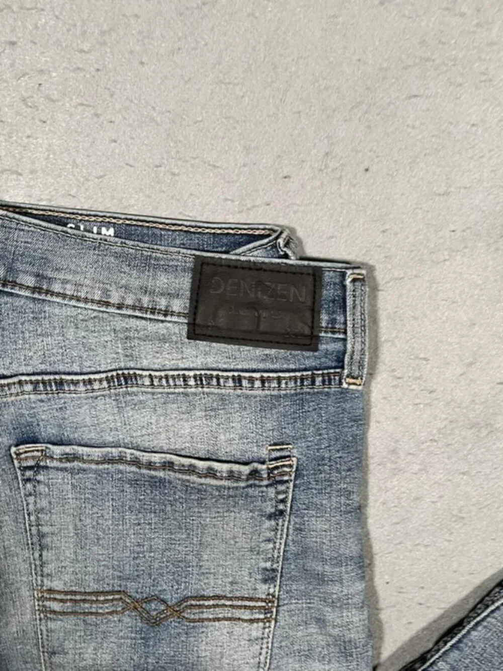 Levi’s Denizen 232 Light Blue Slim Straight Jeans Mens W36 I34
